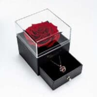 Blumen und Schmuck